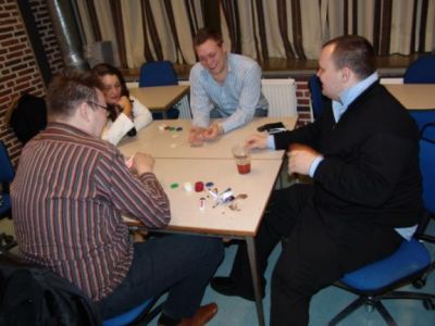 Ikke alle er til fest, her er der gang i pokerbordet
