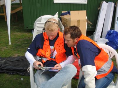Steen W og Kaufmann studerer dagens program
