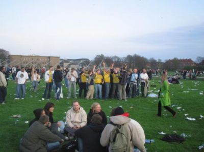 Folk i grimme Shawn trøjer
