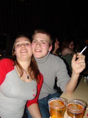 Mr. Lennon forsøger at score Stella
