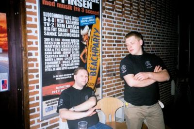 imens at Steen og Dixen stadig holder til ved siden af baren
