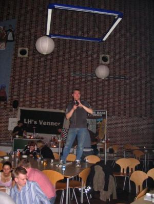 og her oppe i højderne
