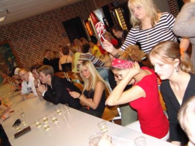 og den anden af bordet
