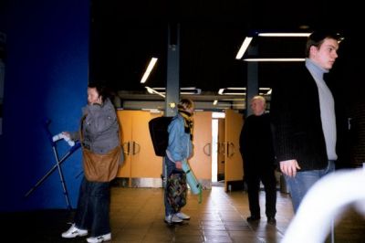  De første deltager er ankommet til skolen
