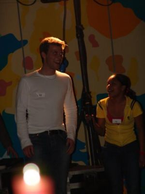 OG Thomas fik noget (ihvertfald lov at synge med Mia)
