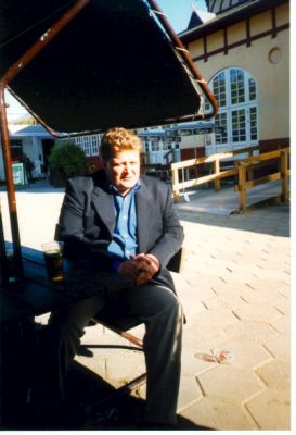 Præsident Ronald Kofoed-Rasmussen har forladt sit polske eksil og nyder det danske vejr og ikke mindst det danske ØL!
