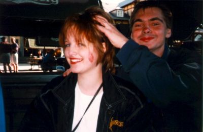 Men Per Loft har vist misforstået princippet om, at læbestiften skal være på kinden
