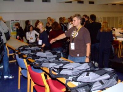 Så deles der tasker ud
