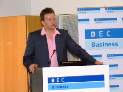 Anders er oppe og kommentere indlæggene
