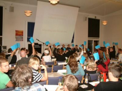 Formandens beretning stemmes igennem
