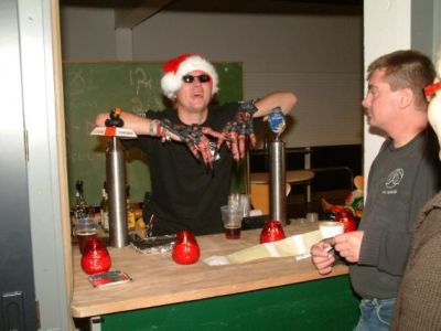 Mødet i salen er ved at være slut for i dag, og heldigvis er baren klar her på J-dag
