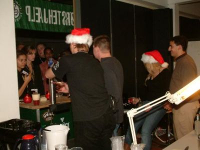 inde på den anden side, er der også travlt
