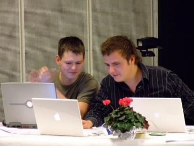 Referanterne koordinere deres notater (eller 7-kabale resultater....)
