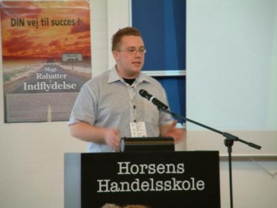 I salen tager Robert fra Viborg
