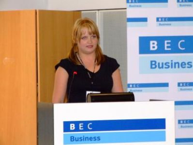 Bodil er også kommet på talerstolen
