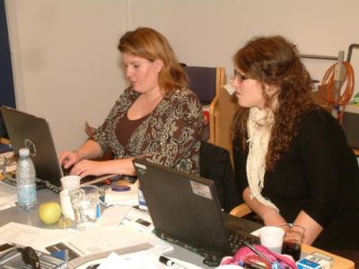 På sekretariatet arbejder Rep News redaktion hårdt
