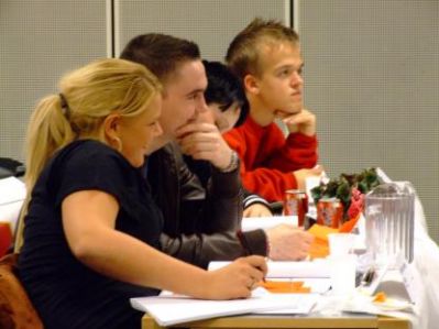 Simon fra Slagelse lytter med nede fra Salen
