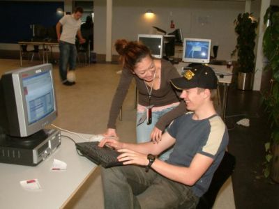 Riber bruger frokostpausen til at chatte lidt
