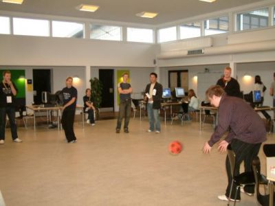 Der bliver spillet boldt
