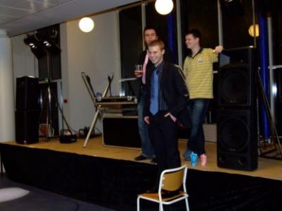 Heman er kommet op og hjælpe Bernt
