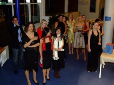 Så er vi i pigesiden (og Shawn, hvad laver du der??)
