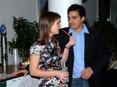 Mette og Shawn er kommet i baren
