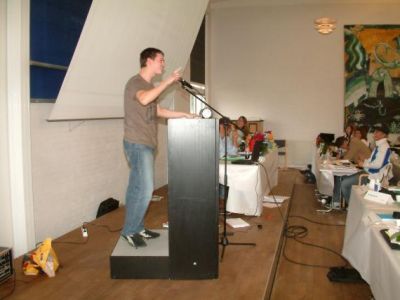 og straks er Heman på talerstolen, han skulle så vidt vides ikke vælges til noget....
