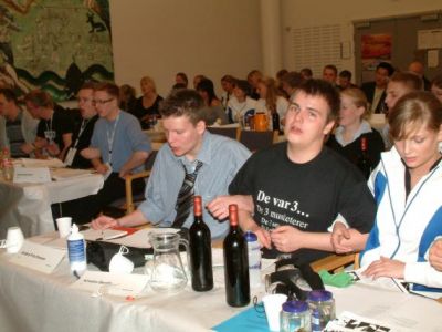 Så synges der farvel, her FU bordet
