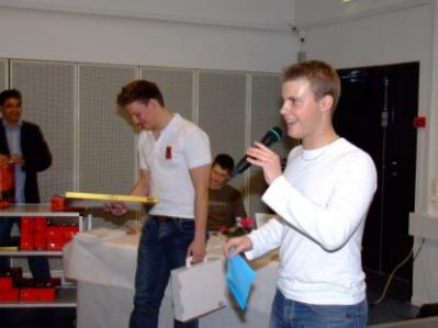 og der er gaver fra den nye formand
