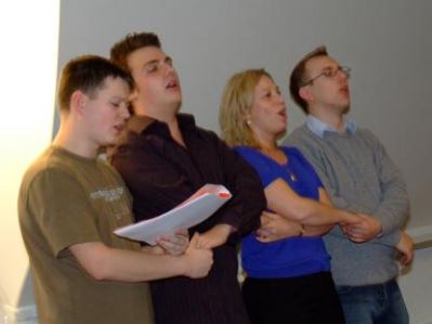 Dirigentbordet synger også med
