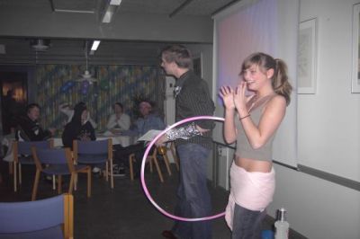 Og nummerpigen Anette er begejstret....
