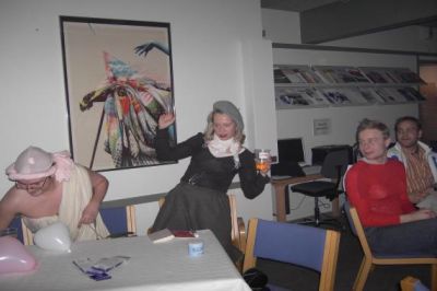 Frankrig er repræsenteret ved en ung, lettere beduget dame
