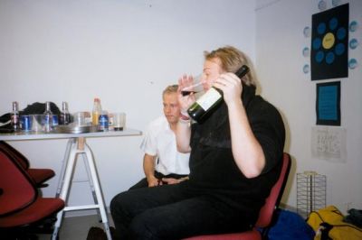 Vi er løbet tør for øl, og Folket har slået sig på Rødvinen
