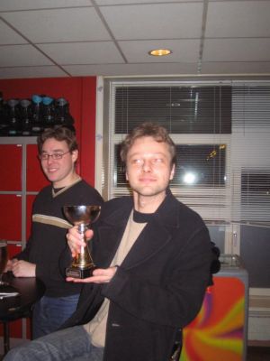 Løfberg med den pokal han troede han skulle ha med hjem
