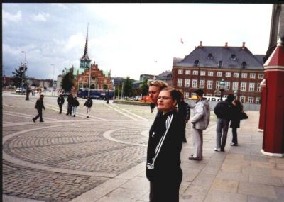 LH's formand Dan Holt og konen venter på deltagerne
