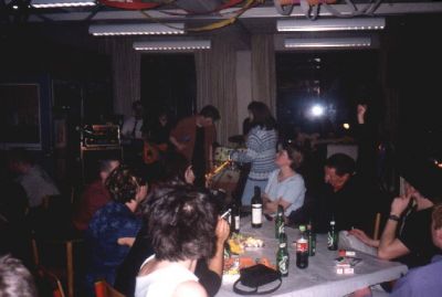 Et kig ud over salen
