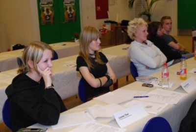 Holbæk holder til bagerst i salen
