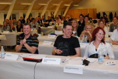 Selv formandsskabet overgiver sig
