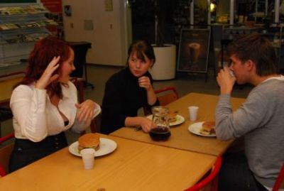 og fortælles historier??
