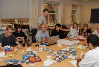 I Thomas's grupper der er kommet materialer på bordet
