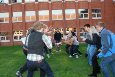 Til en leg af en slags?
