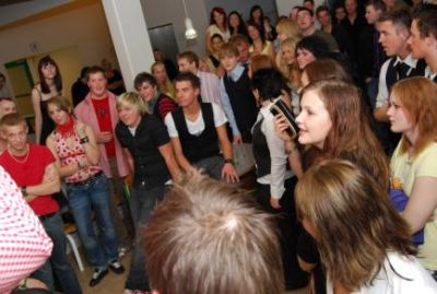 og der bydes kraftigt fra publikum
