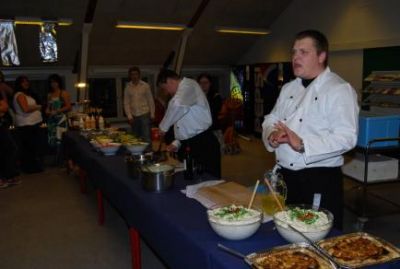 Så er maden klar på buffeten
