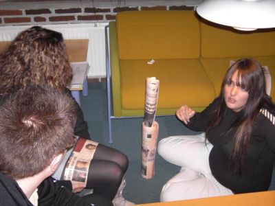 Josefine ser vist lidt opgivende ud - det er da ellers et flot tårn - småt, men flot.....
