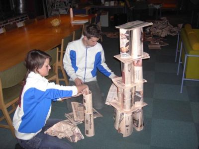 Mette og co. fortsætter deres skæve byggeri
