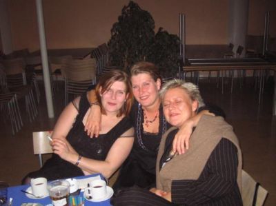 Søsterne Dinsen og Lotte B
