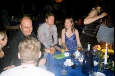 Ved siden af dem Jørgen HK og Karen Nilaus
