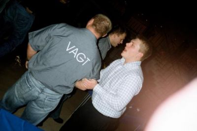 Dixen har problemer med vagterne
