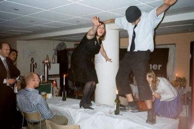 Præsidentens søster flyver stadig på baren, her med onkel O
