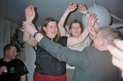 Tvillingerne Karin og Lisbet fejre at de er blevet henholdsvei 30 og 23 år
